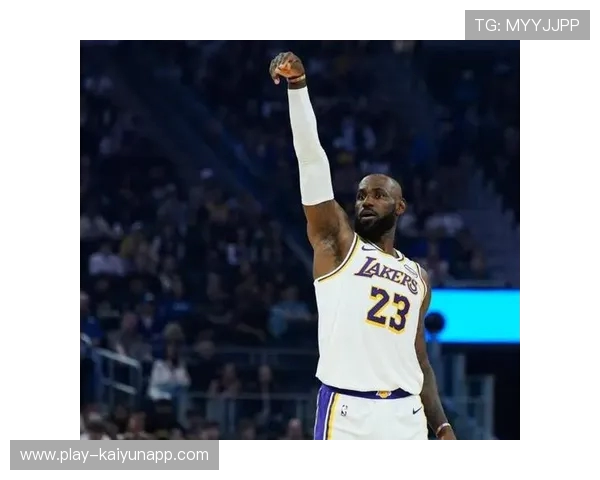 40岁詹姆斯23分阿伦27+14 骑士力克湖人8连胜_NBA_新浪竞技风暴_新浪网-f3548656